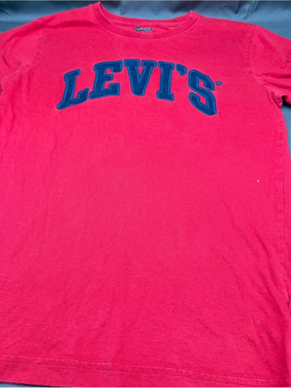 Levi's Bright Red Tee with Navy Logo is embroidered , 12/13 years kids (large)